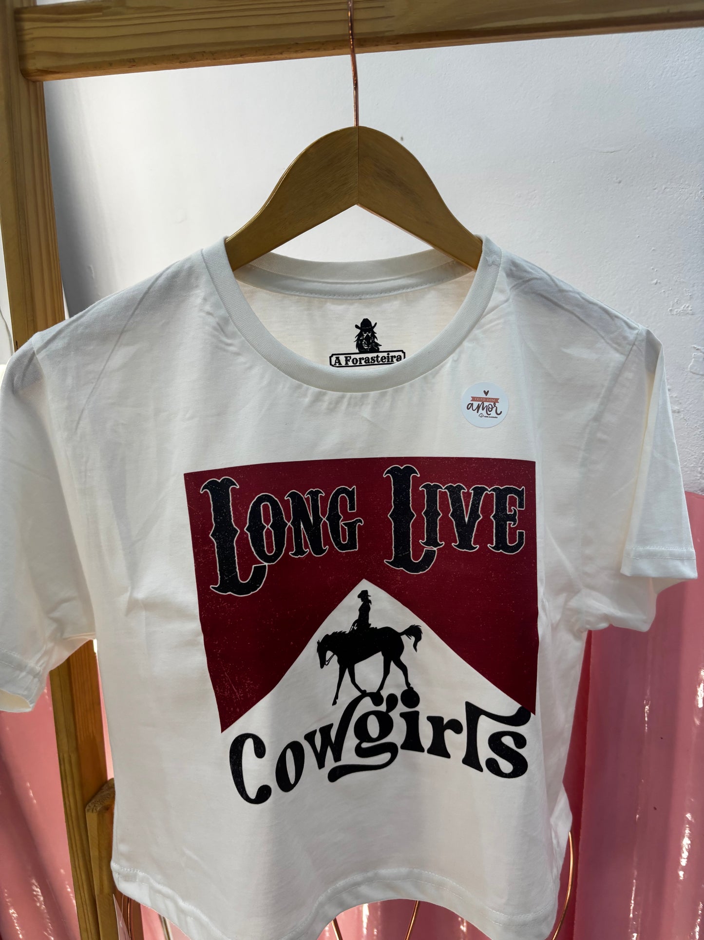 Cropped camiseta A Forasteira- long live